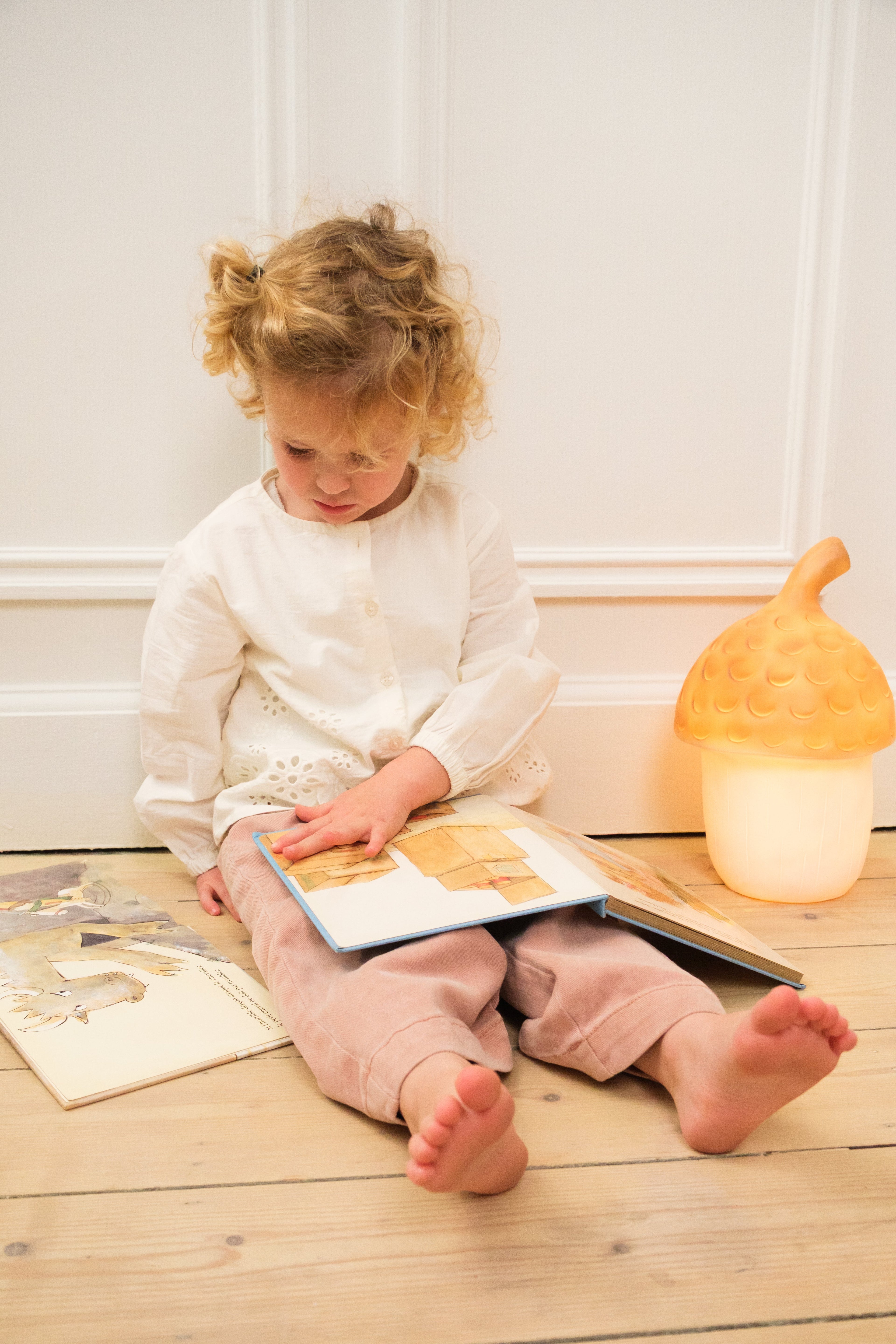 Terra Acorn Lamp