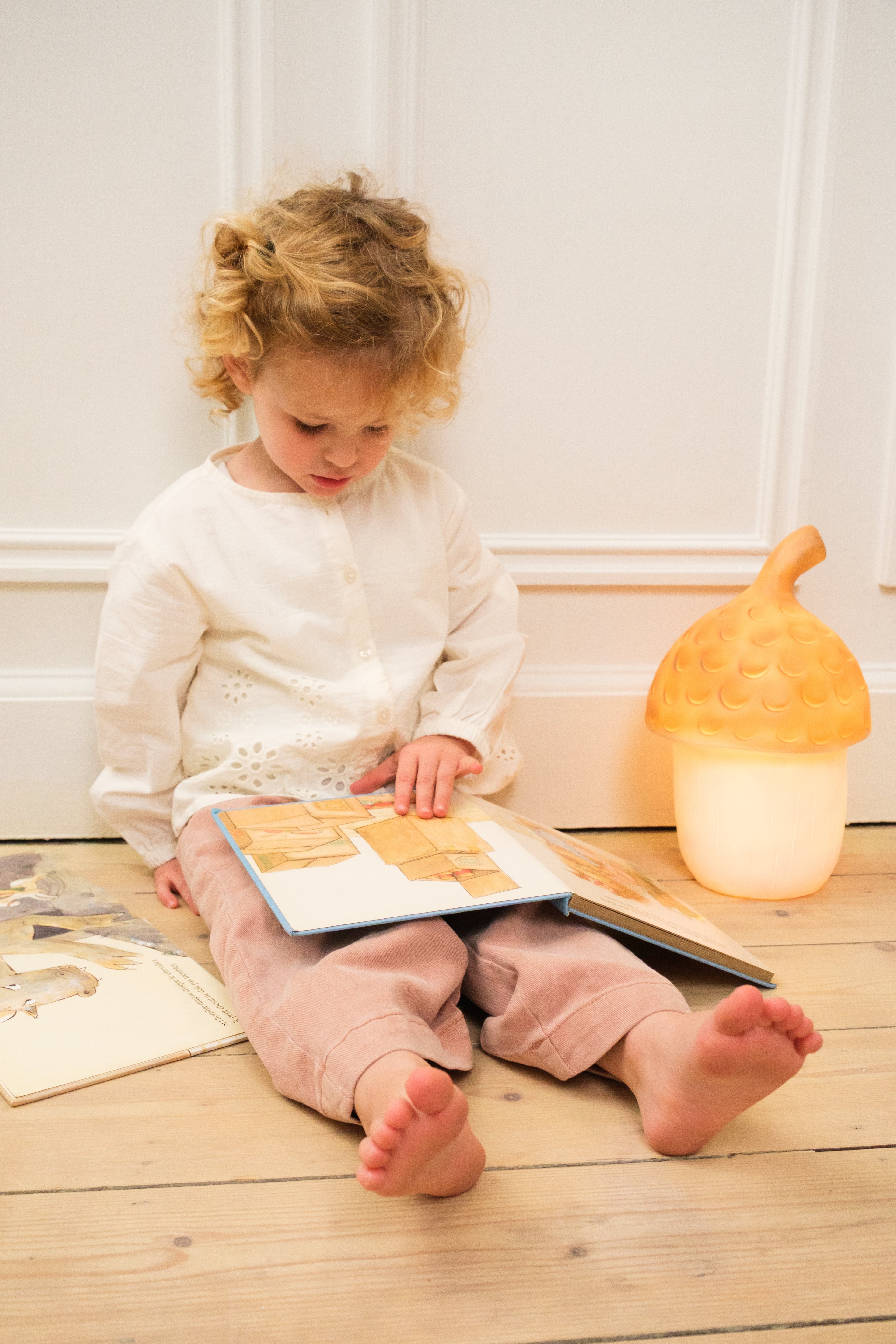 Terra Acorn Lamp