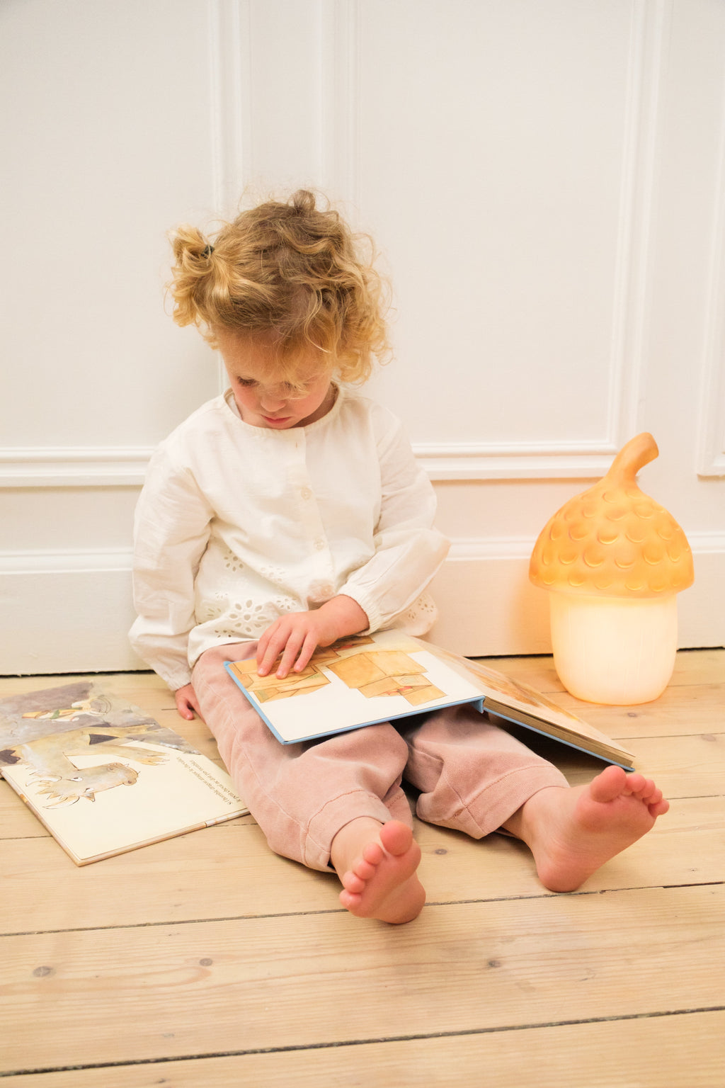 Terra Acorn Lamp